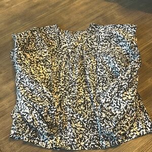 Pistola blouse, flutter addition on front/back on sides. Elastic at wrist.